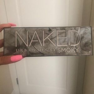 urban decay naked smokey pallet(new)